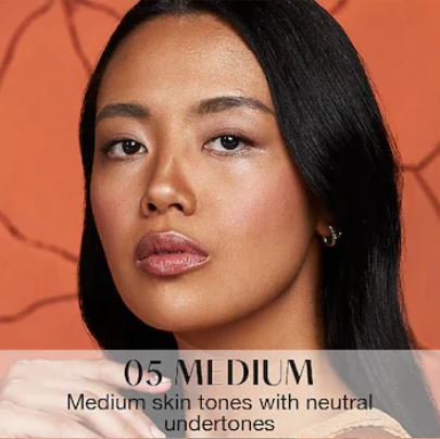 Huda Beauty GloWish Luminous Powder Foundation