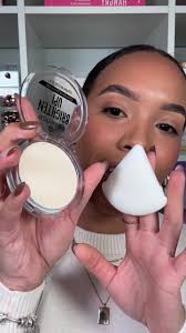 Essence Brighten Up! Banana Polvo Compacto